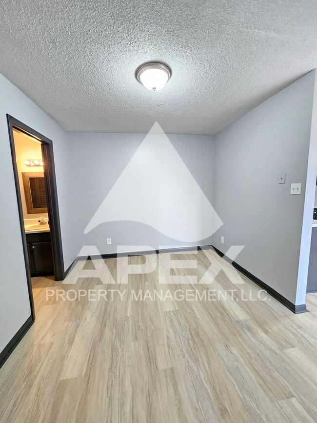 Photo - 504 Cedartop Ln NW Unidad C