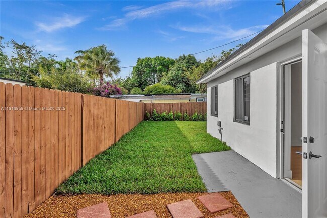 Photo - 1123 NE 1st Ave. Unit 2