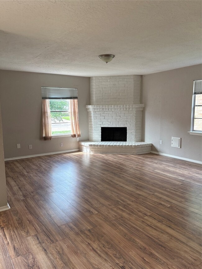 Photo - 927 Three Forks Dr
