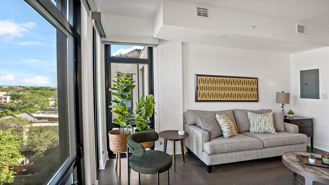 Photo - 1926 6th St NW Unidad ID1395395P