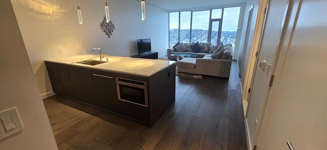 Building Photo - 2510 6th Ave Unit 2501