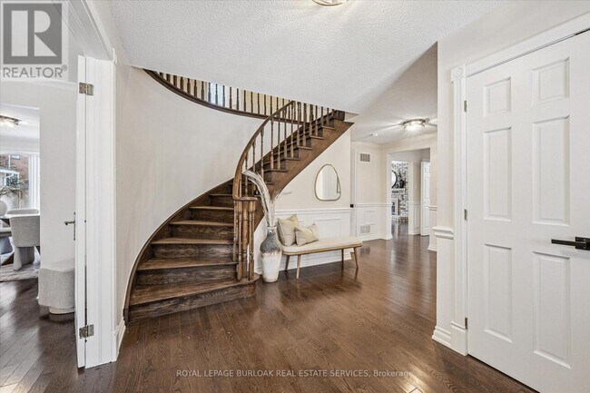 Photo - 4069 Lakeshore Rd.