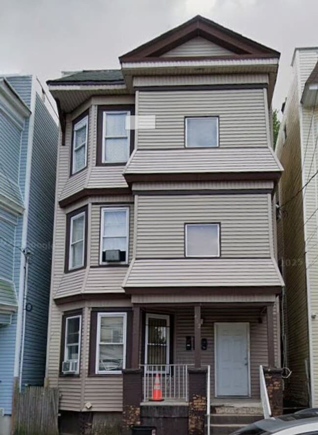 Building Photo - 482 Avon Ave Unit 1