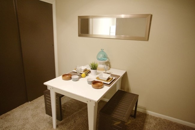 Photo - West Broad Plaza