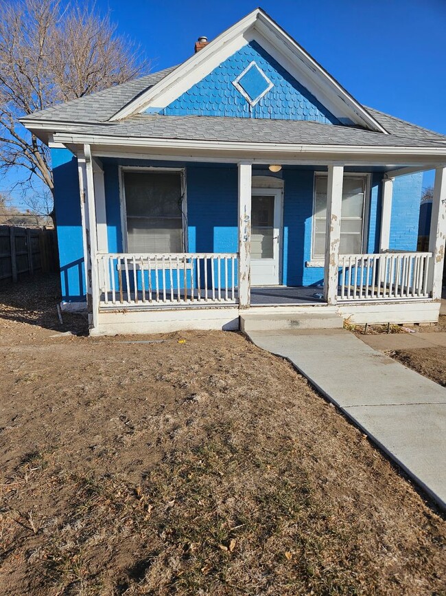 Fantastic 2 bedroom house avail 2/10 - Fantastic 2 bedroom house avail 2/10