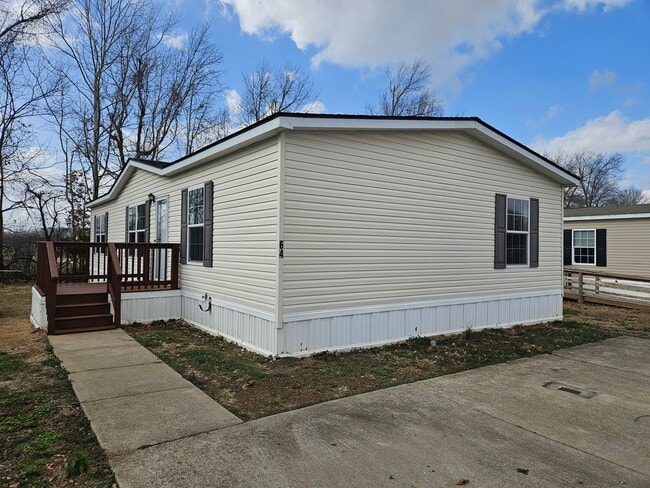 Photo - 64 Lynnwood Cir