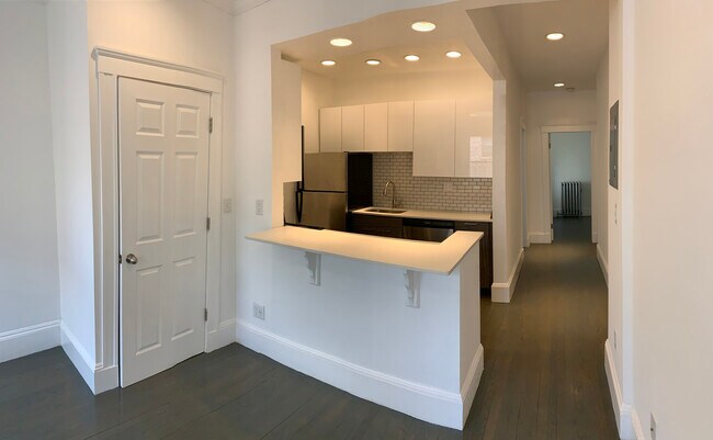 Photo - 70 Queensberry St Unit 2