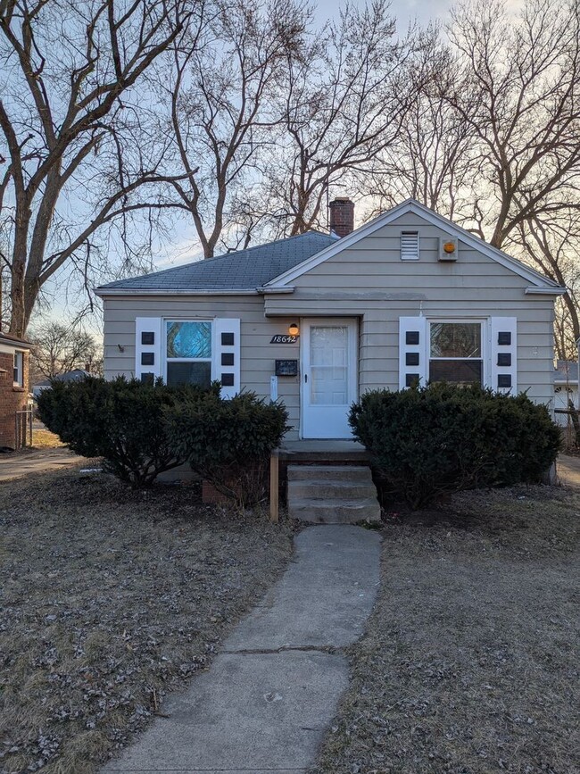 18642 Shaftsbury- 2 BED & 1 BATH FOR RENT - 18642 Shaftsbury- 2 BED & 1 BATH FOR RENT House