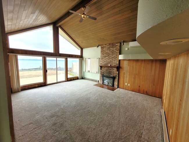 Photo - Beach Front Home 3 Bedrooms - Birch Bay Village