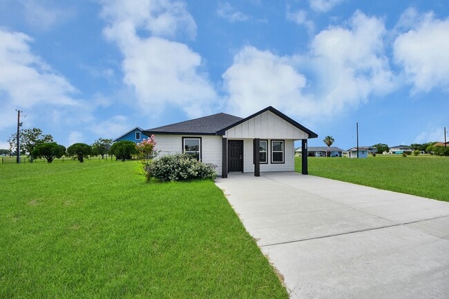 688 Swallow Dr