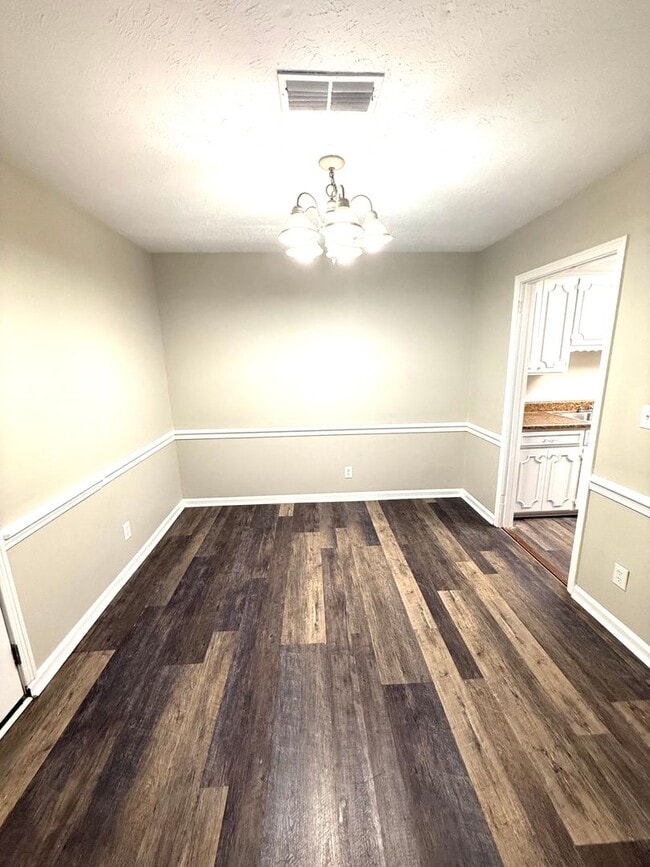 Photo - ** 3 Bed 2.5 Bath located close to Shakespear park ** Call 334-366-9198 to schedule a self-showin...