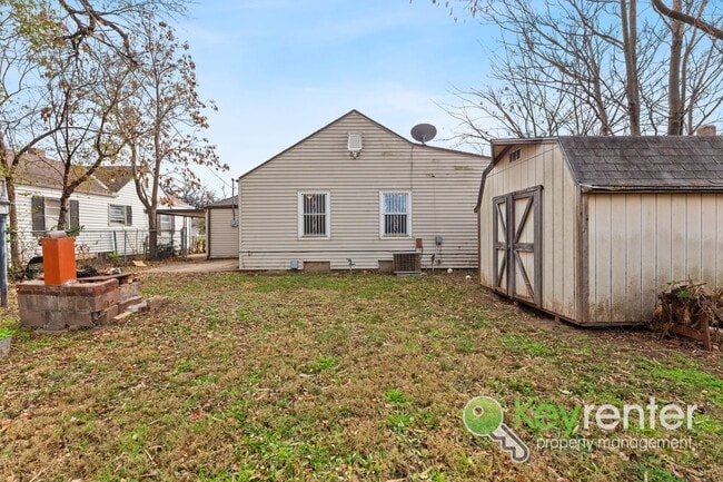 Photo - Clean and cute 3 bedroom house near shopping, restaurants, and easy highway access!