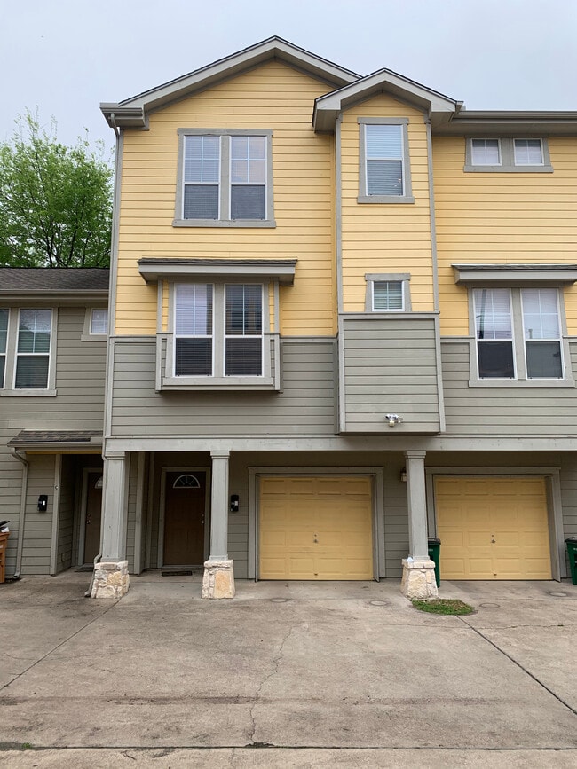 Building Photo - 710 Franklin Blvd Unit B