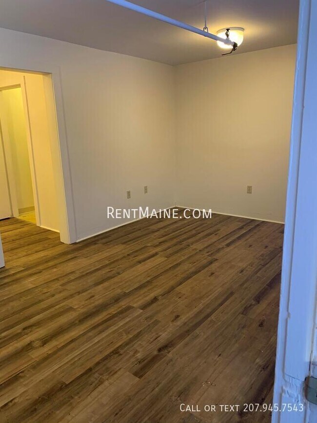 Photo - 2412 Western Ave Unidad D