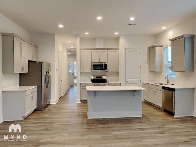 Photo - 928 Wainwright Ave