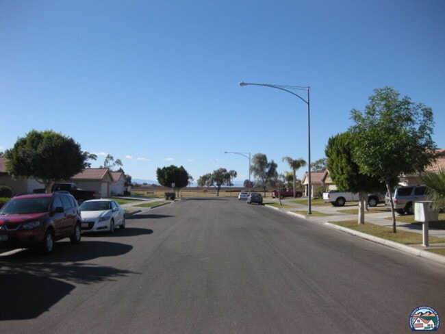 Photo - 2442 Vine St