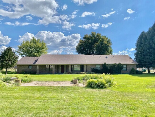 Building Photo - Beautiful home single level entry with out buildings and amazing landscaping - shorter term lease...