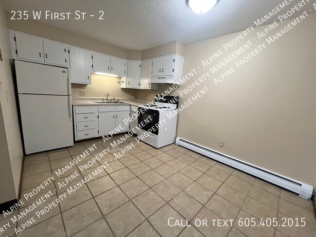 Photo - 235 W 1st St Unit 2