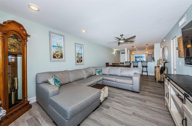 6265 Sun Blvd Unit 309