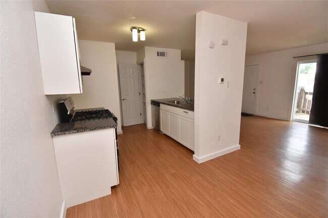 300 E Croslin St Unit 114