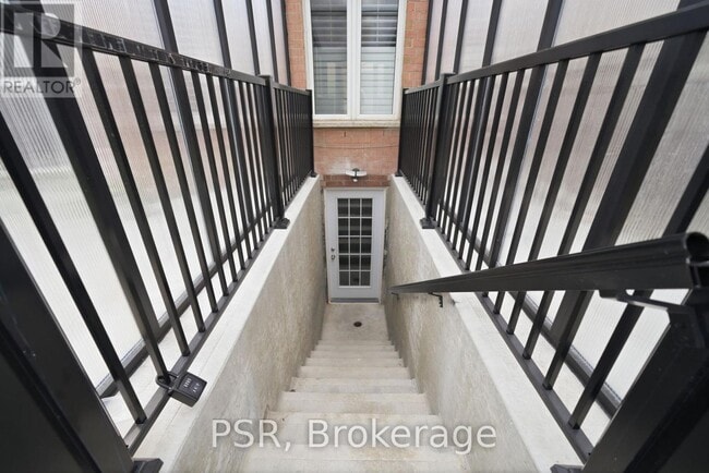 Photo - 426 Arrowsmith Dr