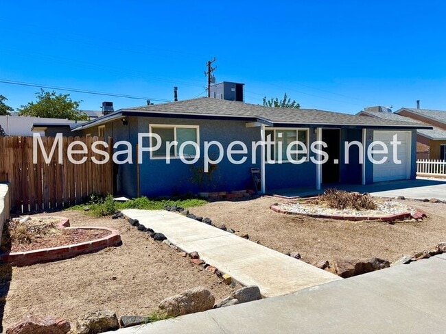 Building Photo - 820 Caliente Dr