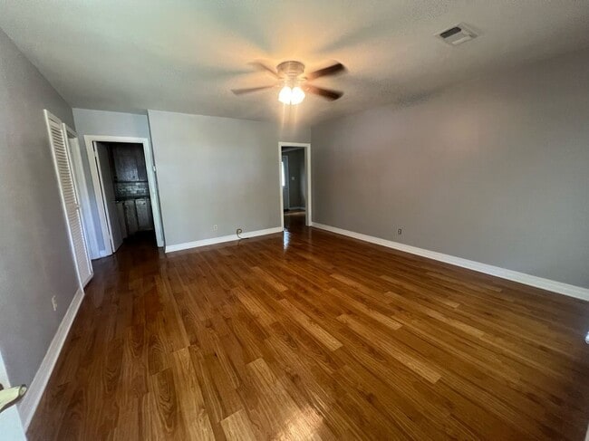 1021 S Magnolia Dr