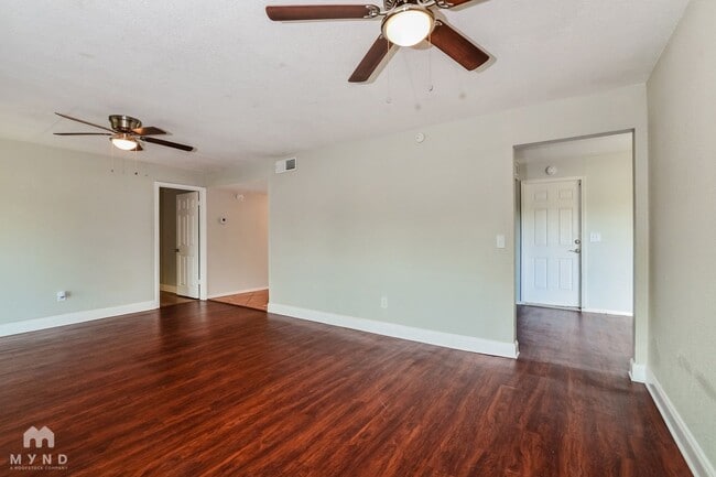 Photo - 209 Banyan Ct