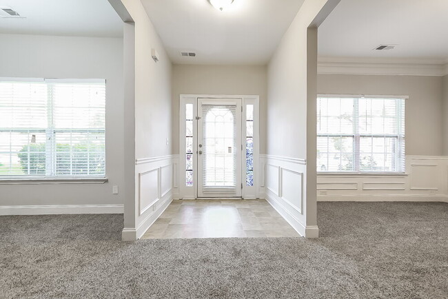 Photo - 1895 Logan Ridge Cir