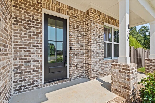 Photo - Charming and Spacious 4-Bedroom Home with ...