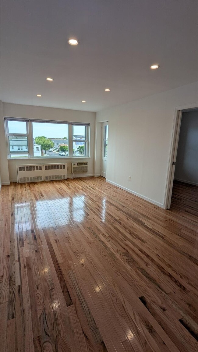 Photo - 740 E Broadway Apartment