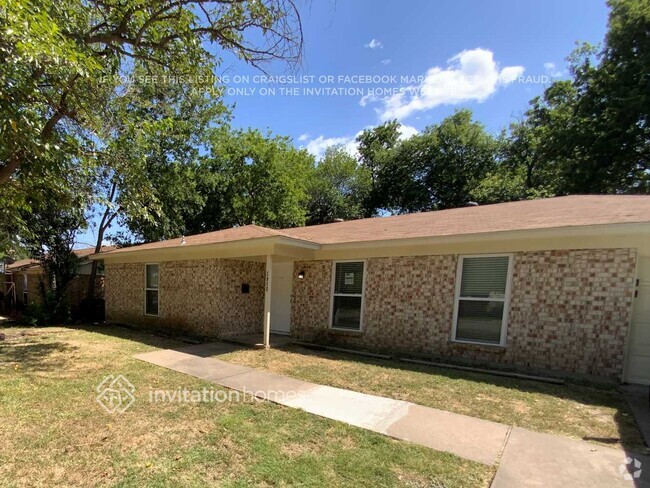 Building Photo - 2805 Ladona Dr Rental