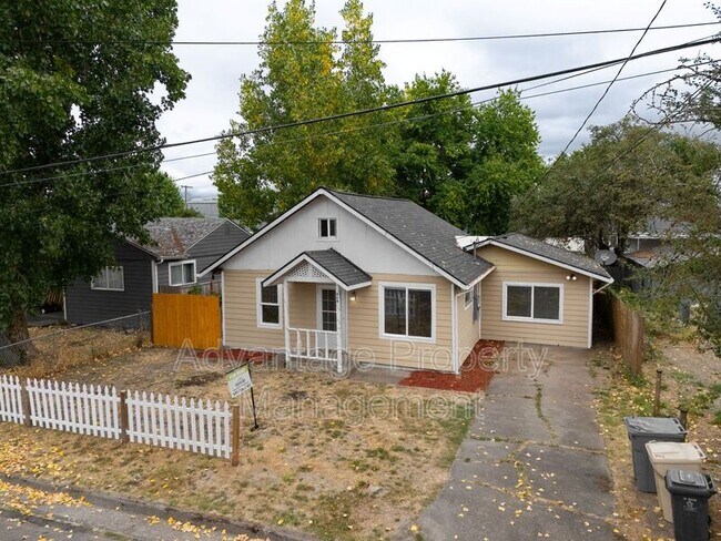 Building Photo - 319 15th Ave SE Rental