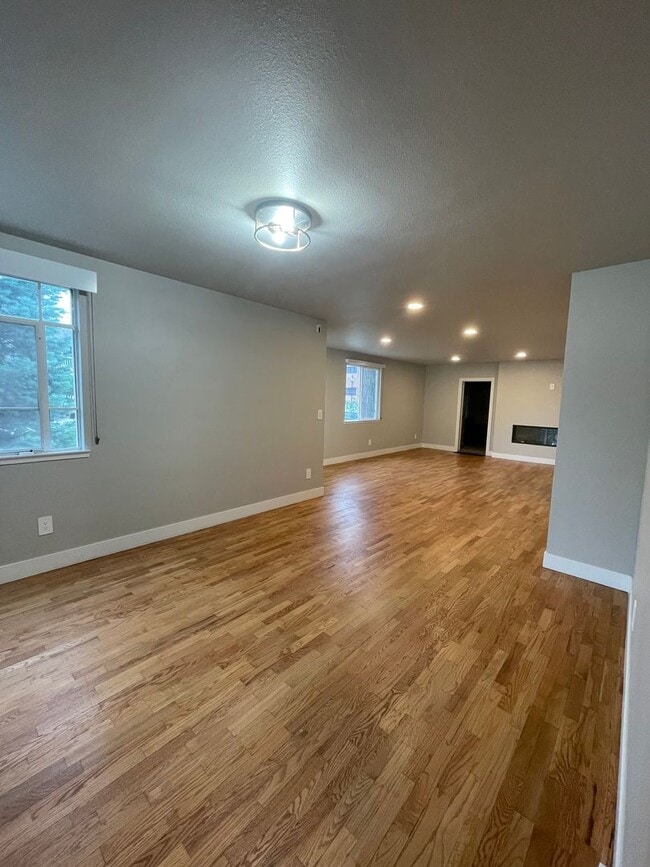 Photo - OLD TOWN LOUISVILLE 2 Bed 1 Bath CHARMER-Available NOW!