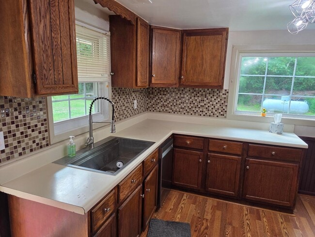Photo - 1425 Dorset Rd
