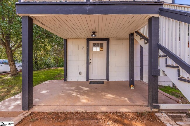 Photo - 530 Peronneau St