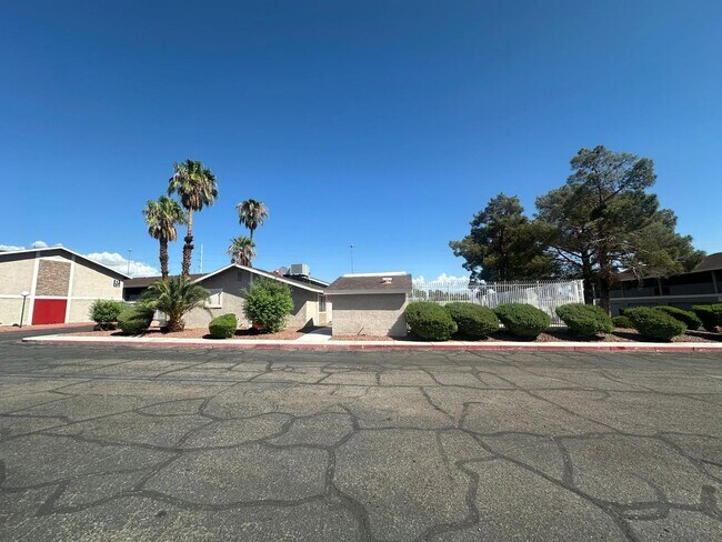 100 S Crestline Dr