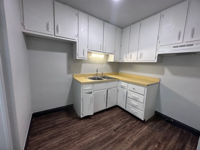 Photo - 28 Delaware-