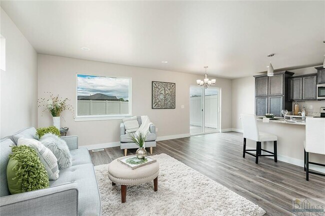 Photo - 1636 Kanga Wy