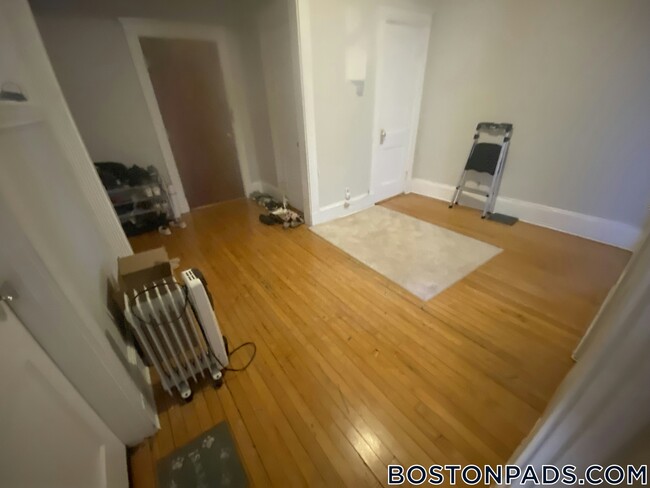 Photo - 32 Glenville Ave Unidad 3