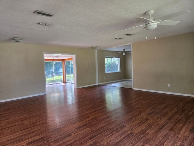 Photo - 4/2 (Madison Park) Nice home in quiet neighborhood