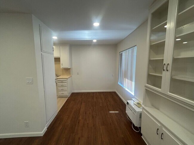 Photo - 346 N Louise St