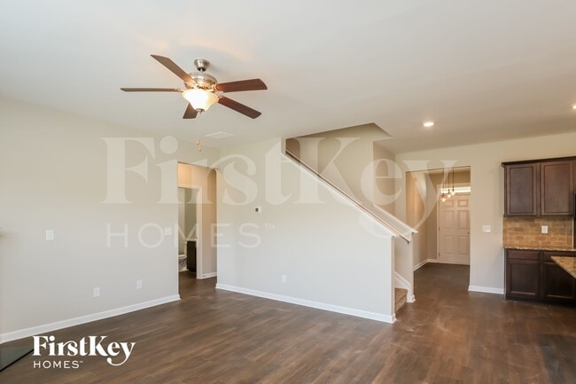 Photo - 2102 Massey Ln