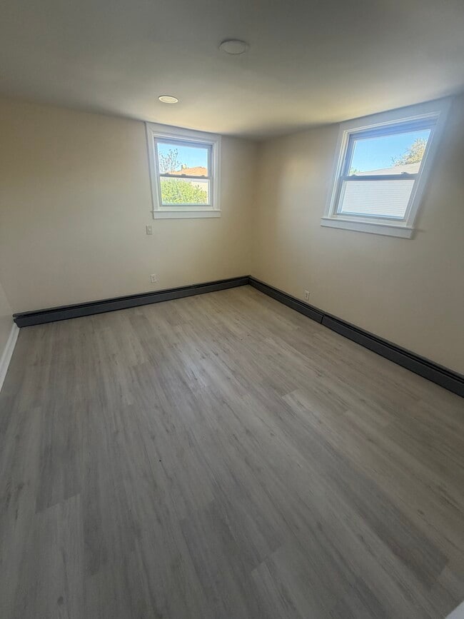 Building Photo - 16831 105th Ave Unit 2nd Floor