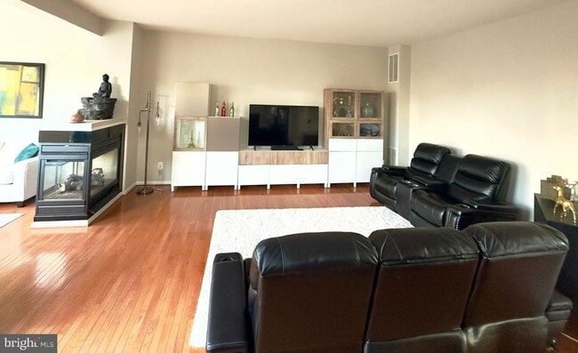 Photo - 43220 Becontree Terrace