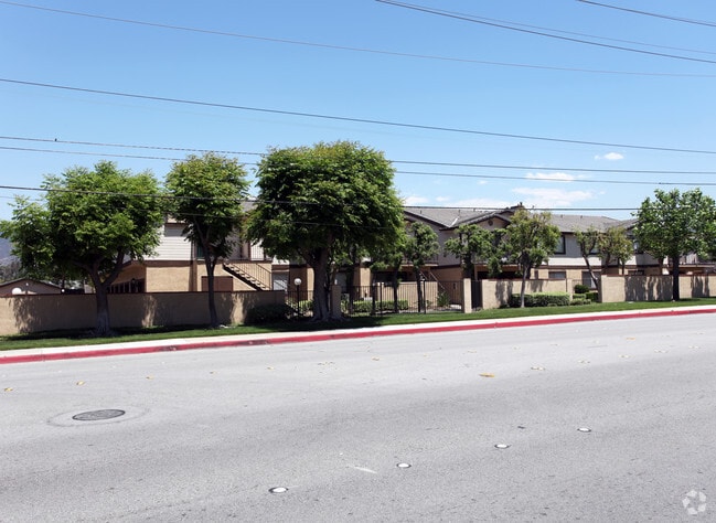 Gladstone Ridge Apartments