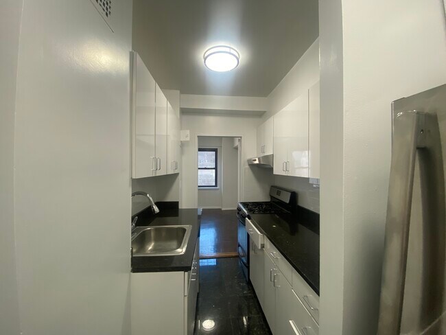 Photo - 162 E 63rd St Unit 14