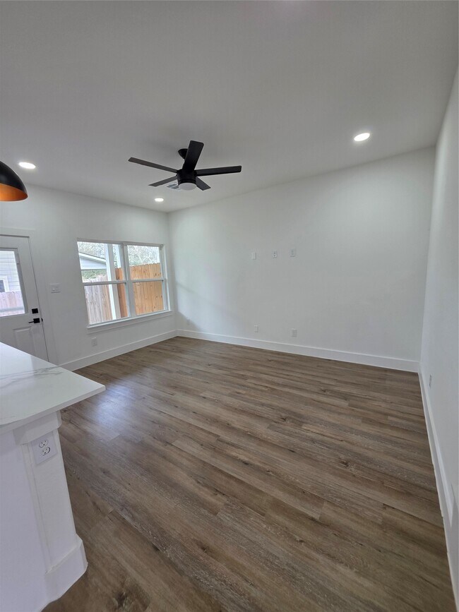 Photo - 1407 Odd Fellow St Unit A