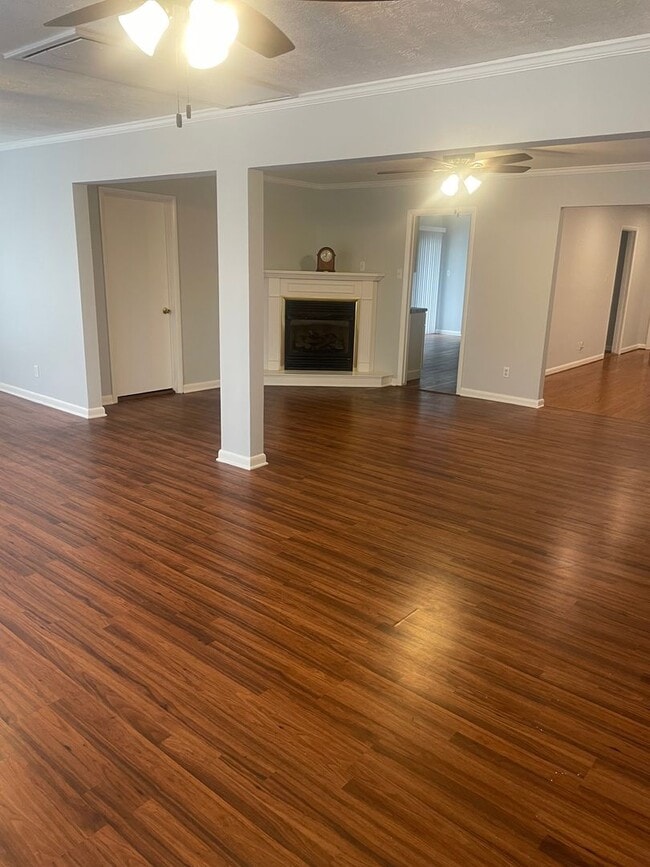 Photo - Knoxville 37918 - 3 bedroom, 1.5 bath home in Halls - Contact Lisa Vineyard and Shannon Russell (...