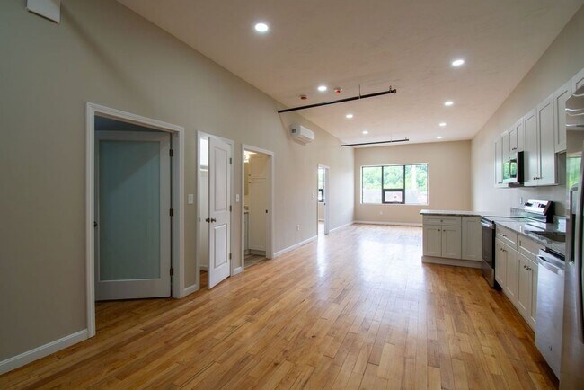 639 Main St Unit 202